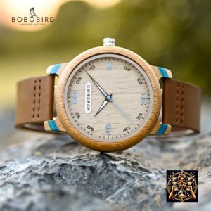 Descubre la elegancia natural con el Reloj Bobo Bird para hombre - W-GT048. Fabricado con bambú y correa de cuero genuino, este reloj combina estilo y sostenibilidad. Equipado con un movimiento de cuarzo japonés de alta calidad, el modelo T048 ofrece precisión y fiabilidad. Con un diámetro de dial de 43,7mm y un grosor de caja de 11,5mm, este reloj es elegante y ligero, con un peso de solo 27g. La longitud de la correa es de 21 cm y el ancho de banda es de 19,5mm, proporcionando un ajuste cómodo para cualquier muñeca. Los relojes Bobo Bird son más que un accesorio, son un regalo único que muestra tu amor por la moda sostenible. Haz una declaración de estilo con el Reloj Bobo Bird para hombre - W-GT048