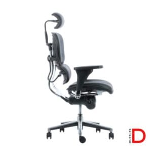 Silla ergonómica con mecanismo sincrónico, apoya cabeza regulable, respaldo de malla y asiento de cuero italiano.