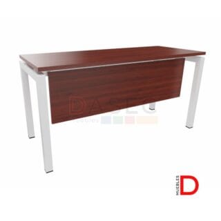 Escritorio bench con faldón y perfil metálico, cubierta de melamina de 21mm.