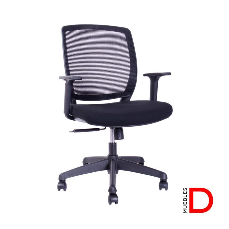 Silla de oficina con respaldo de malla, reclinación simple y asiento tapizado ajustable en altura.
