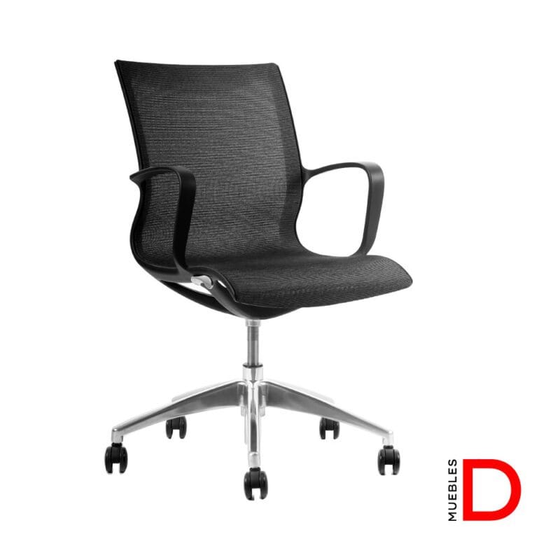 Silla Nilo con respaldo y asiento de malla, apoyabrazos de PP, base de aluminio y ruedas de PU negras.