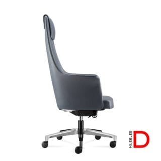 Silla Accord ergonómica con base de aluminio pulido, respaldo y asiento tapizados en PU negro.