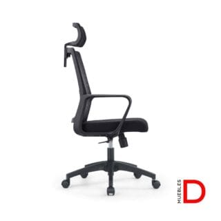 Silla Cleo con mecanismo reclinable, respaldo de malla, soporte lumbar y apoya cabeza ajustable. Base de nylon negro y ruedas de PU.