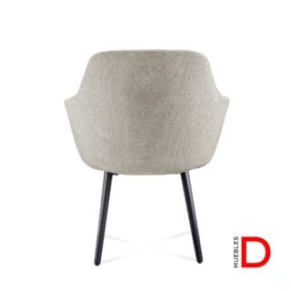 Silla Vito con respaldo y asiento de madera contrachapada, tapizada en espuma inyectada, ajustable en altura y base de cuatro patas negras.