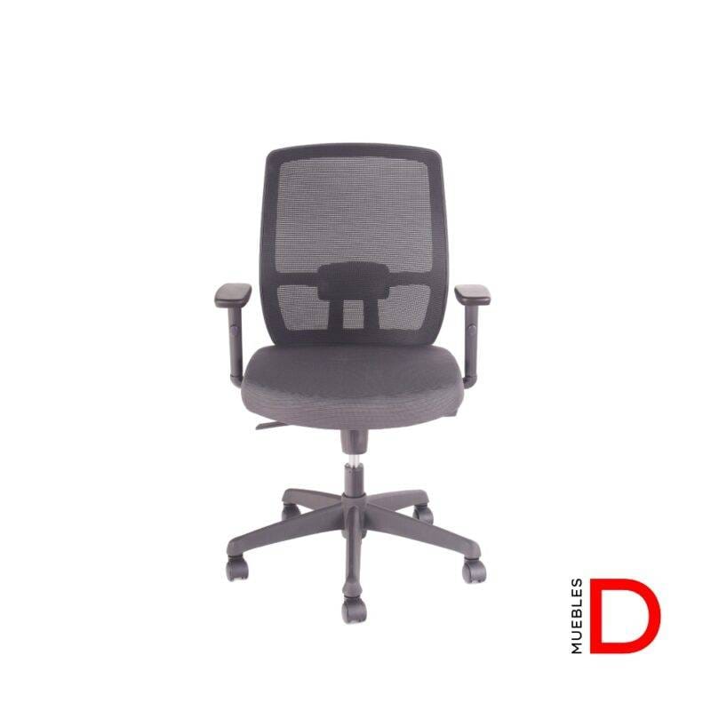 Silla Work Up con respaldo de malla, soporte lumbar ajustable, apoyabrazos graduables y ruedas de PU negras.