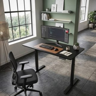Escritorio eléctrico ajustable negro equipado en una oficina moderna